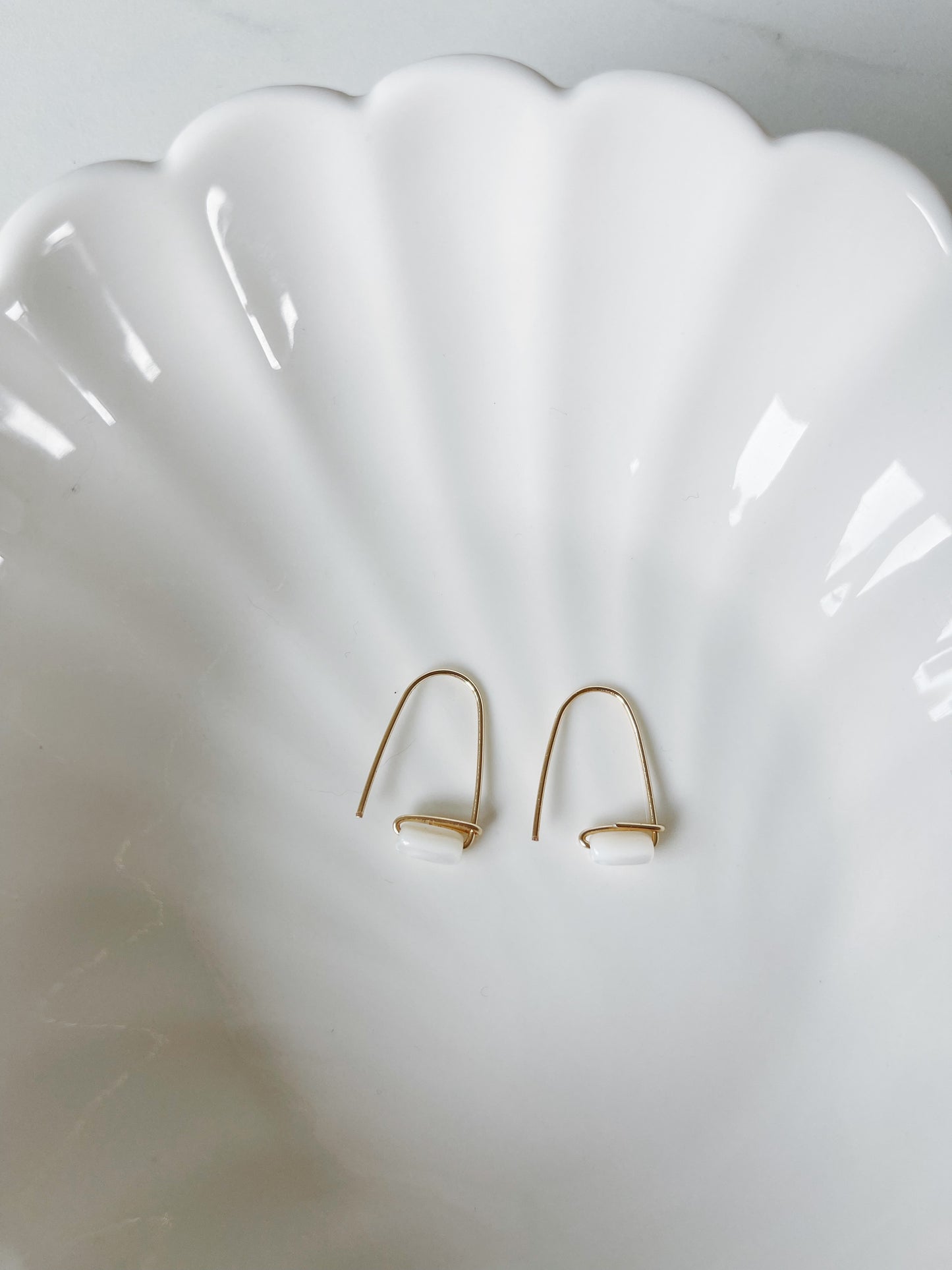 Mother of Pearl 14k Gold wire Earring