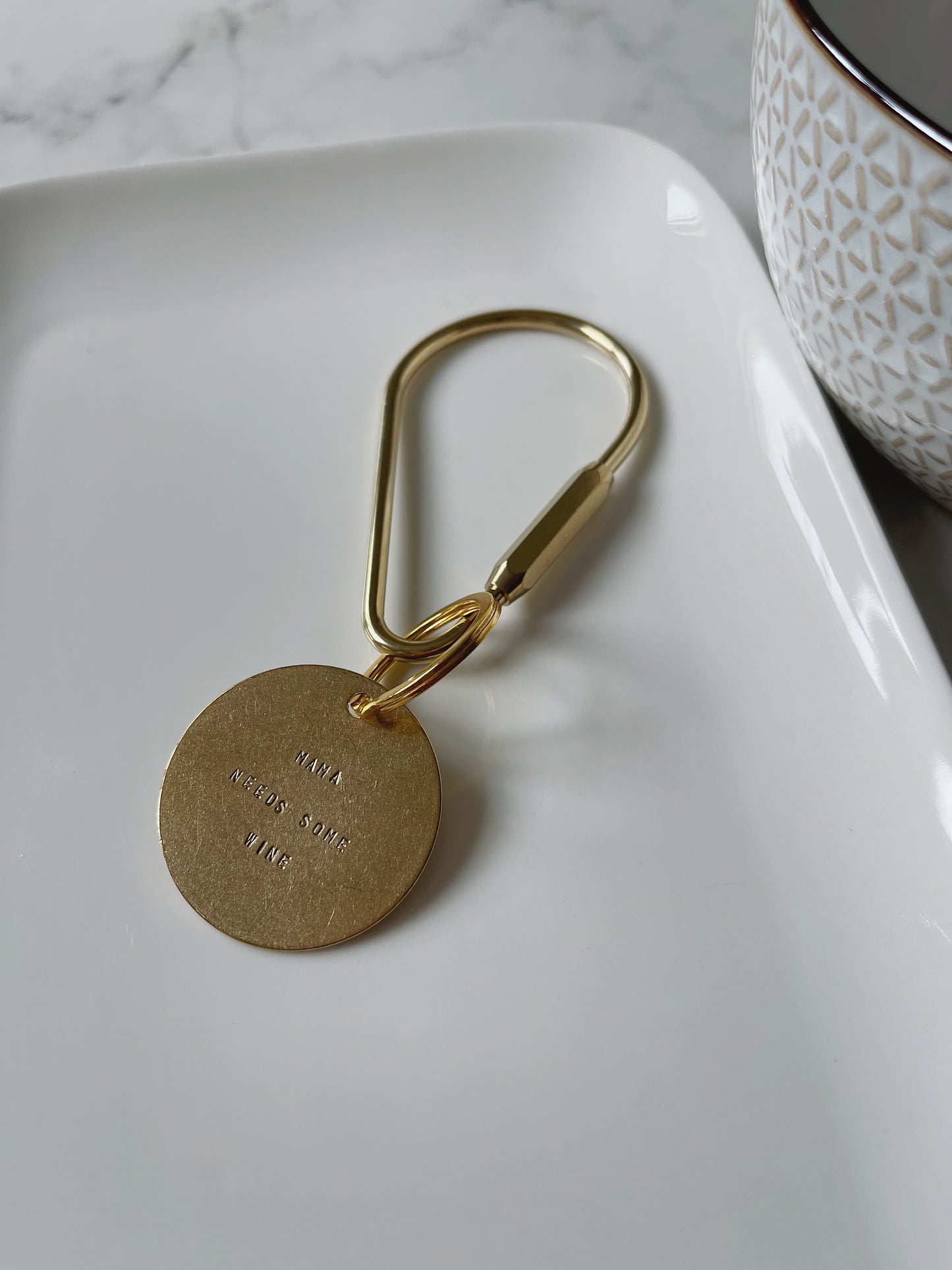 MAMA NEEDS SOME WINE Carabiner